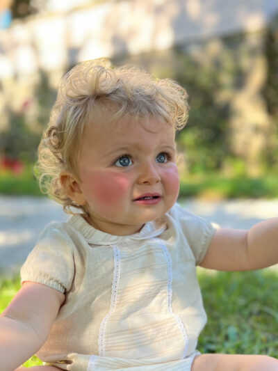 Barboteuse bébé en coton et lin à col rond – Beige