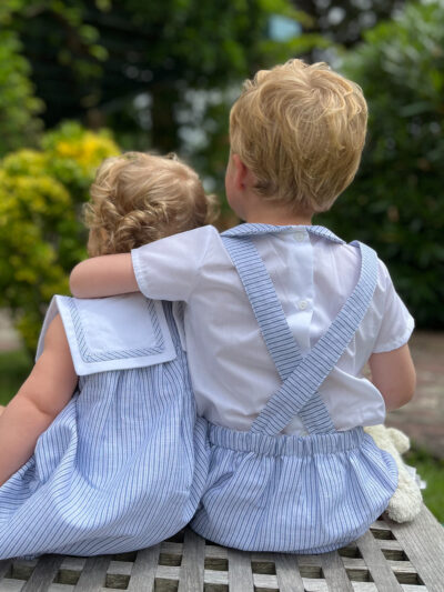 Conjunto de camisa y peto de rayas estilo marinero para bebé niño