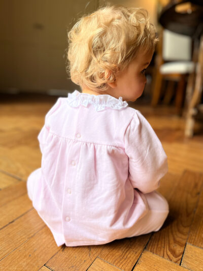 Pyjama bébé fille deux pièces à col froufrou – Rose