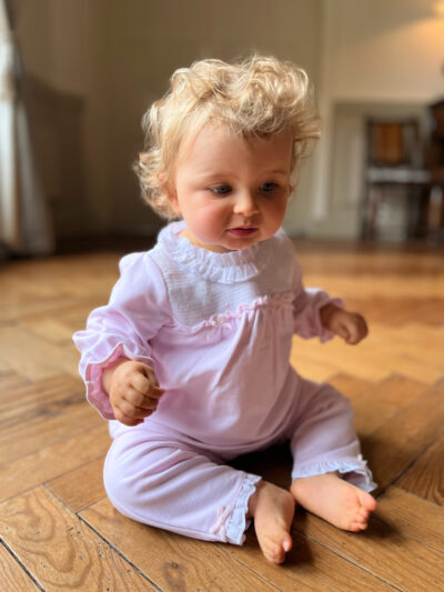 Pyjama bébé fille deux pièces à col froufrou – Rose