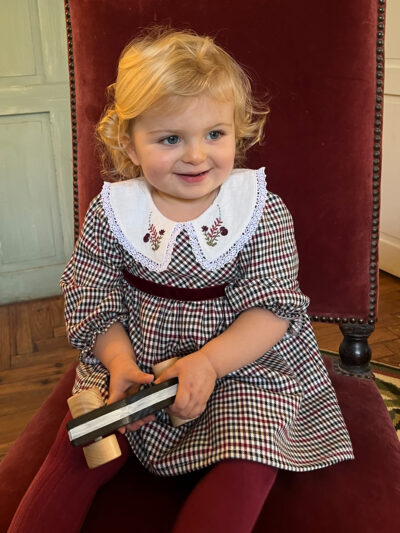 Robe bébé fille tartan à col brodé – Bordeaux