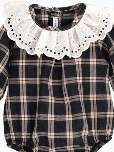 Barboteuse bébé fille carreaux et collerette brodée – Gris