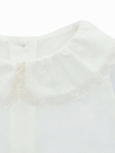 Blouse fille col froncé et dentelle – Blanc