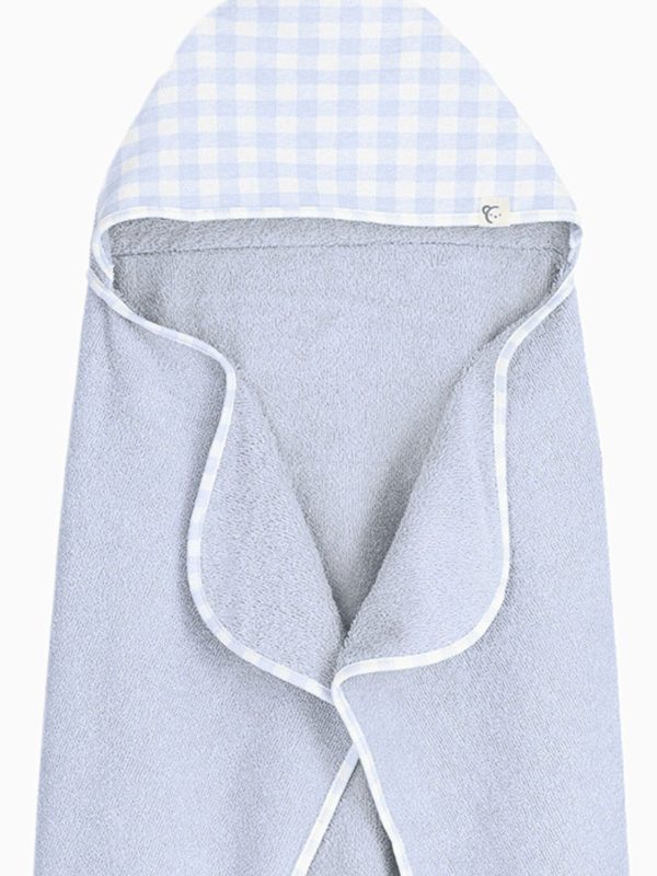 Dettaglio della mantella da bagno per neonato azzurra personalizzabile
