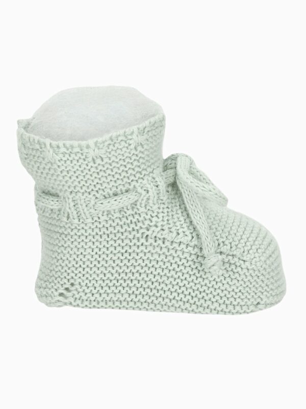 Newborn garter-stitch booties – Pale green