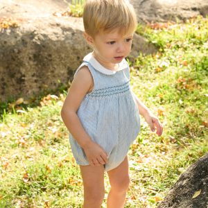 Vêtements bébé garçon : comment choisir un vestiaire élégant, confortable et durable ?