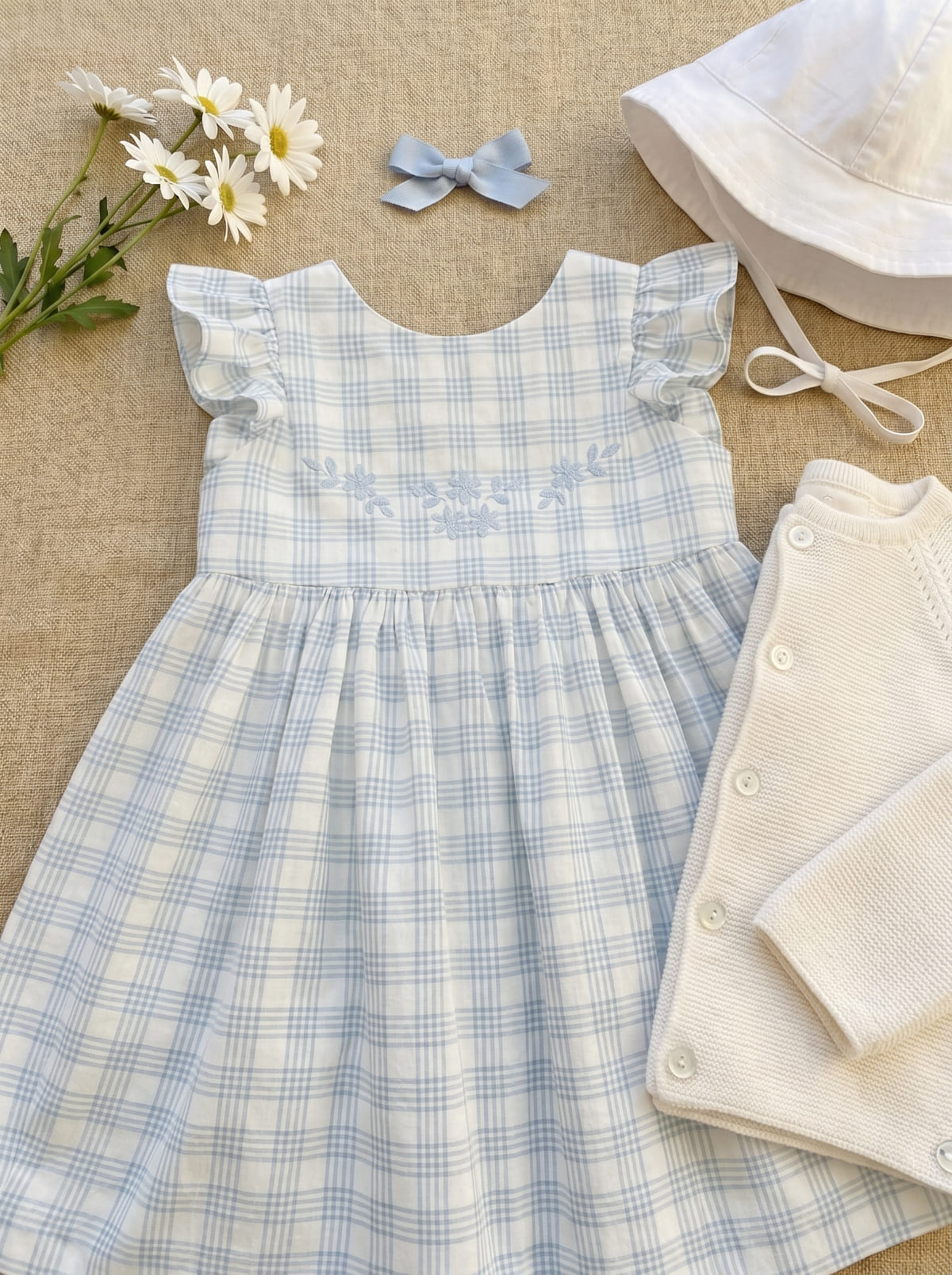Look bébé fille Douce évasion – Robe à carreaux bleu ciel – Image 2