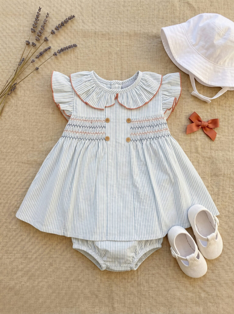 Robe bébé fille à rayures bleu ciel avec bloomer, chapeau de soleil et chaussures