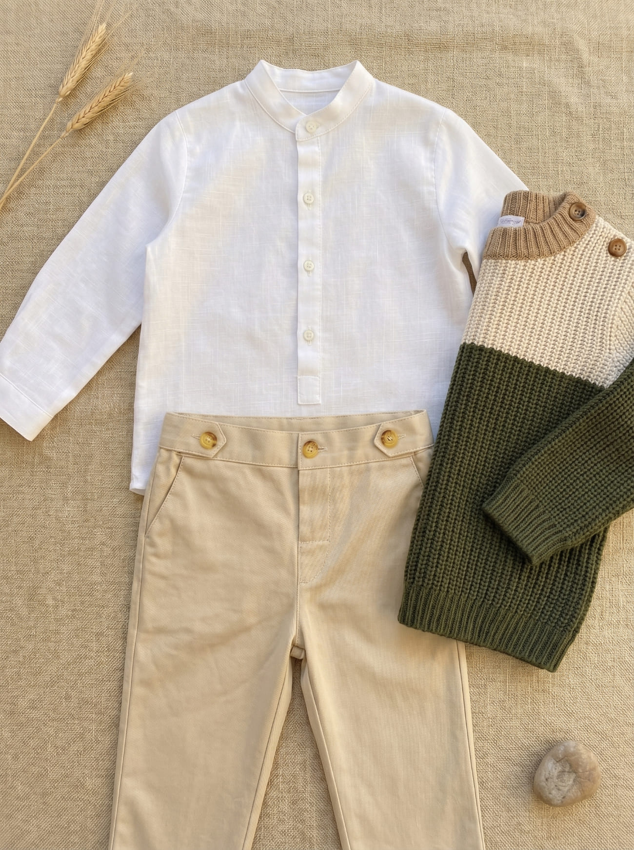 Look bambino weekend in campagna – Completo beige e kaki - immagine 2