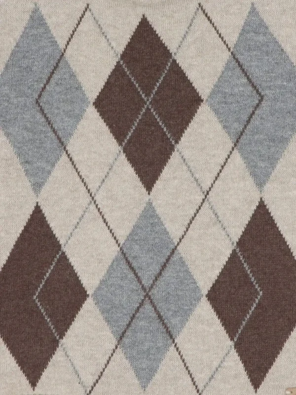 Détail du pull garçon beige chiné en maille à motif de losanges