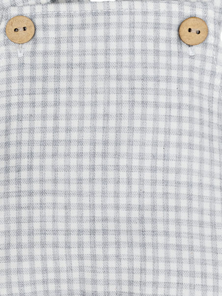 Détail de la barboteuse bébé à bretelles croisées vichy gris et blanc