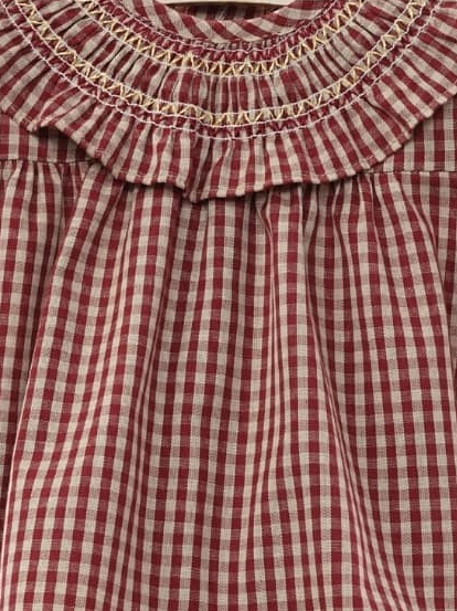 Détail de l'ensemble robe courte vichy et bloomer assorti – Rouge/beige